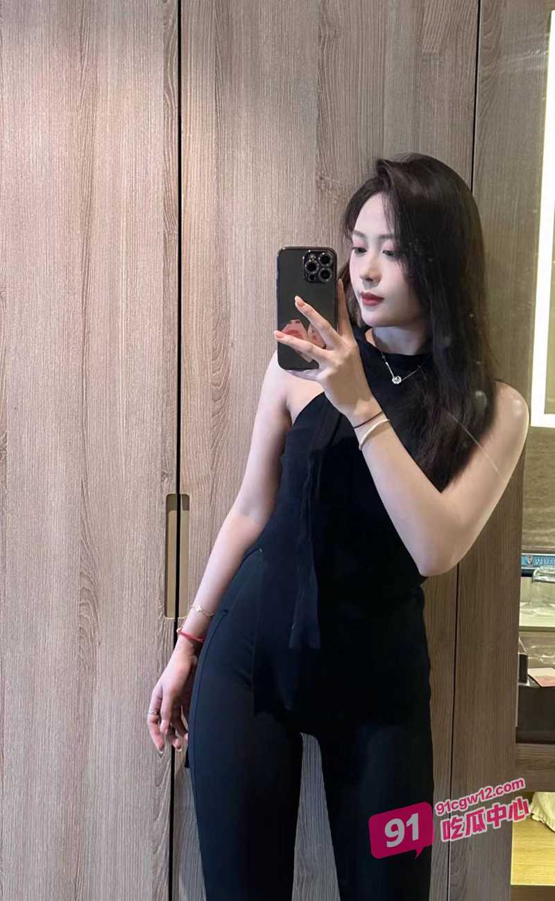 绝美颜值下属女员工刘美龄 被老板pua实录对镜发骚视频 为了提高业绩任由老板摆布！ 配图2