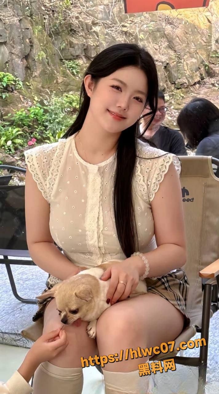 广州美术学院艺术系女神 何晶 零花钱不够拉男友下海 深夜性爱大秀