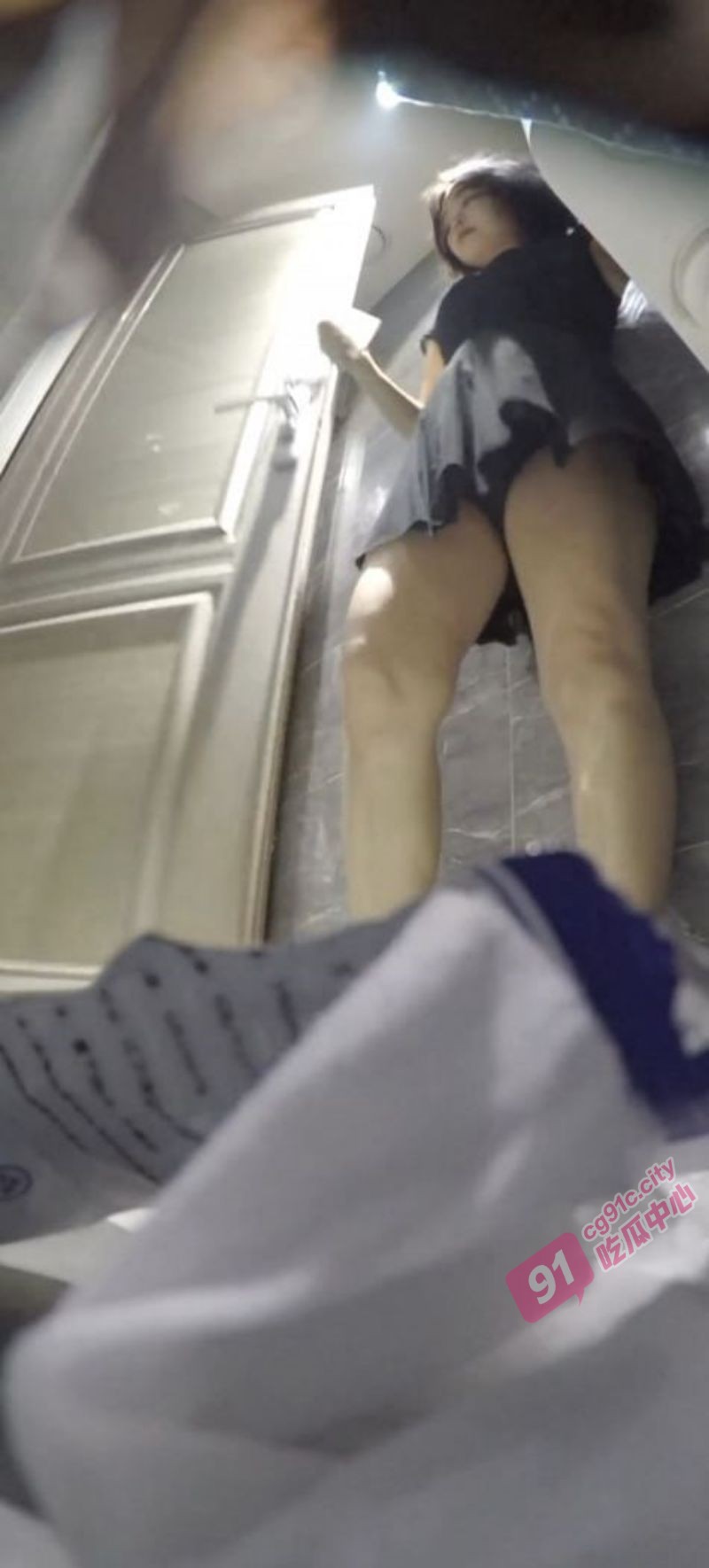 偷拍推荐~KTV女厕偷拍多位美女上厕所 各种美鲍黑穴一次看个爽！