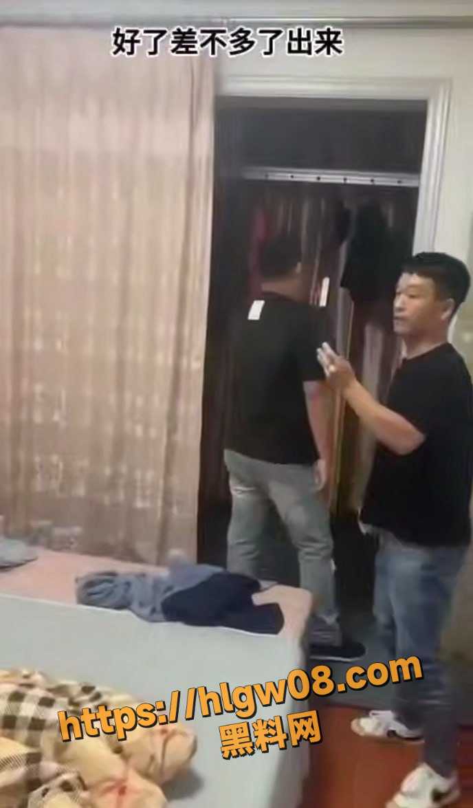 男主察觉妻子行为异常,男子当场抓奸怒不可遏兄弟情义不敌欲望 睡朋友老婆引发激烈冲突!