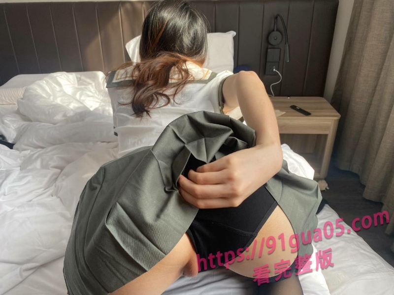 4000包养大专妹子 各种制服调教 这钱花的值不值？