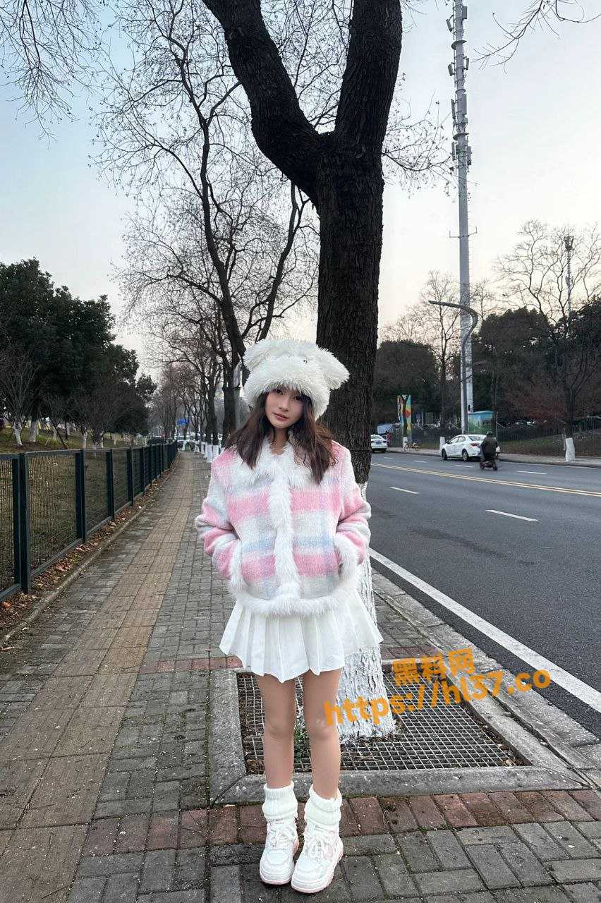 孝感的在校女神化身巨乳骚母狗只需千元即可调教！各种SM性爱调教完美露脸值得一看！