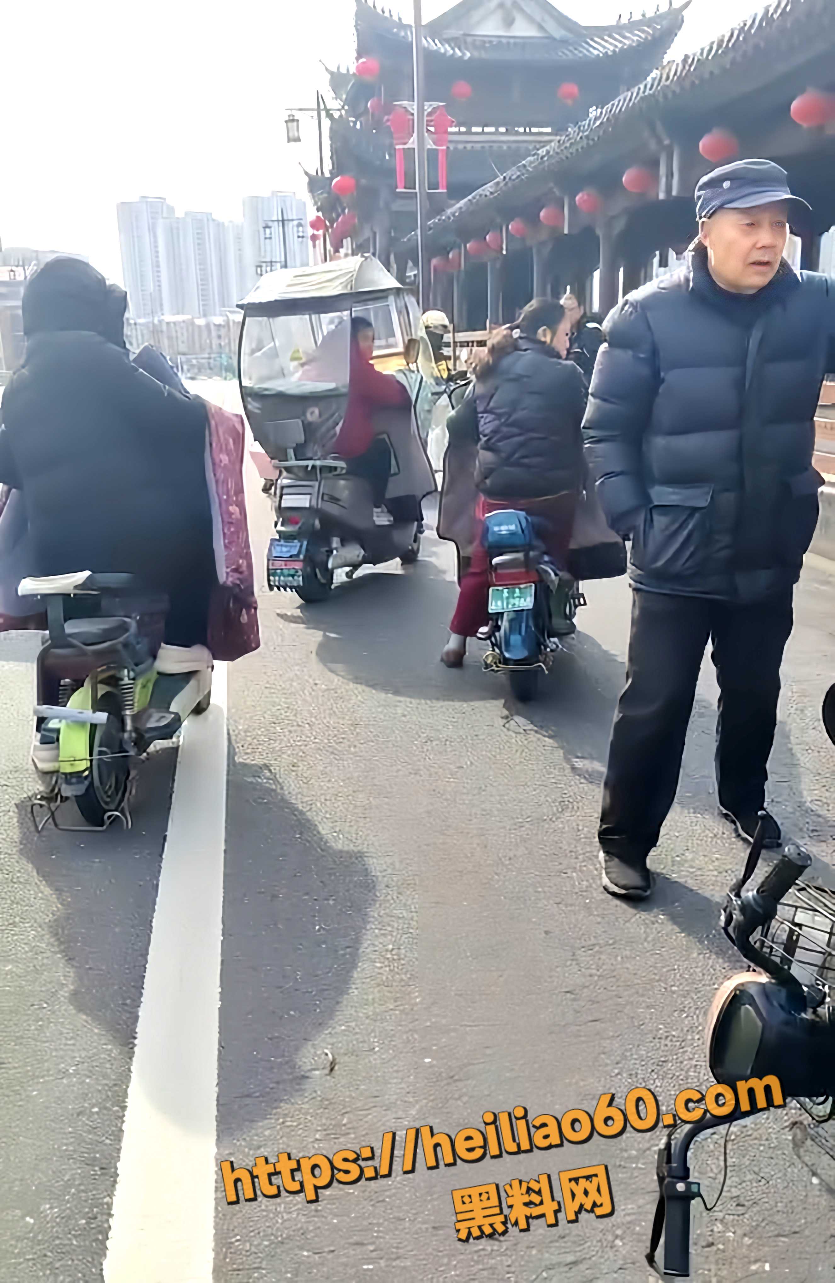 江苏电动车小事故变闹剧 有理男不敌老人反被讹钱 连滚带爬跳桥自证清白