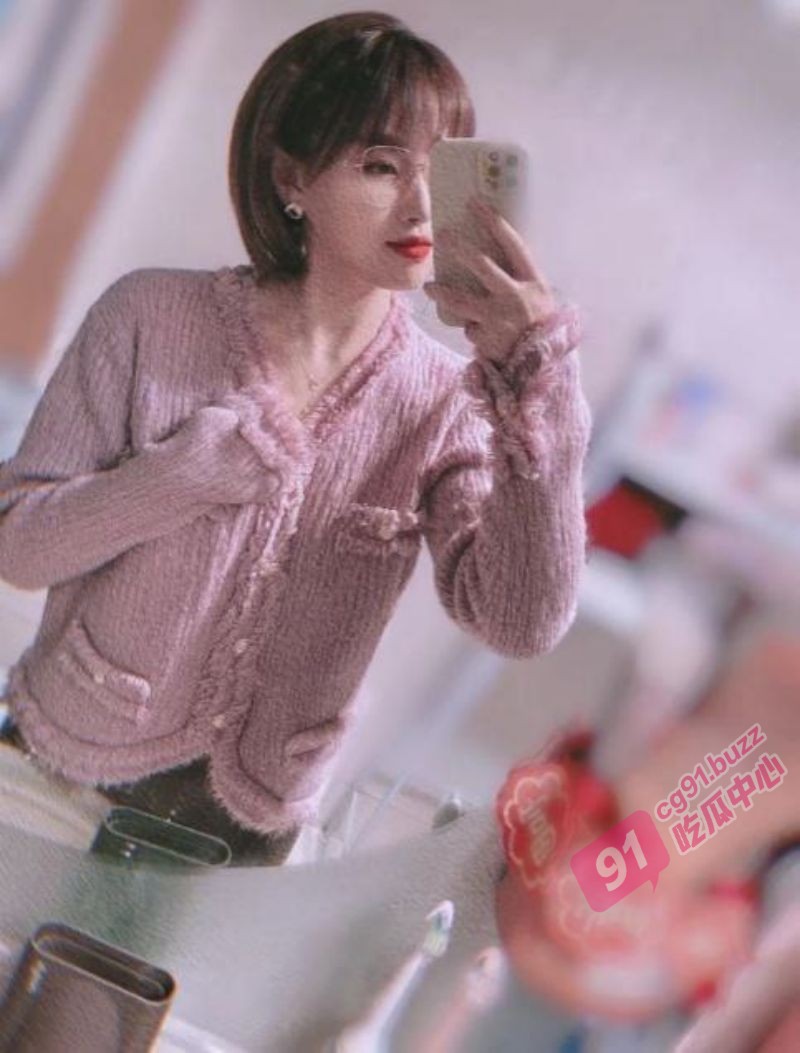 春眠不觉晓 睡醒操骚婊～短发女友性敏感体质 摆弄两下就爽到失禁 “爽到要哭了"