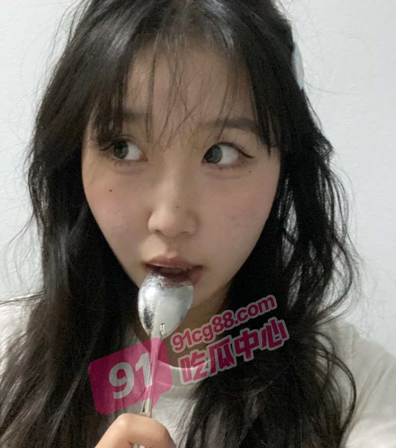 太原清纯反差嫩妹高慧妍 口活极佳场面淫荡 真是个女菩萨呀