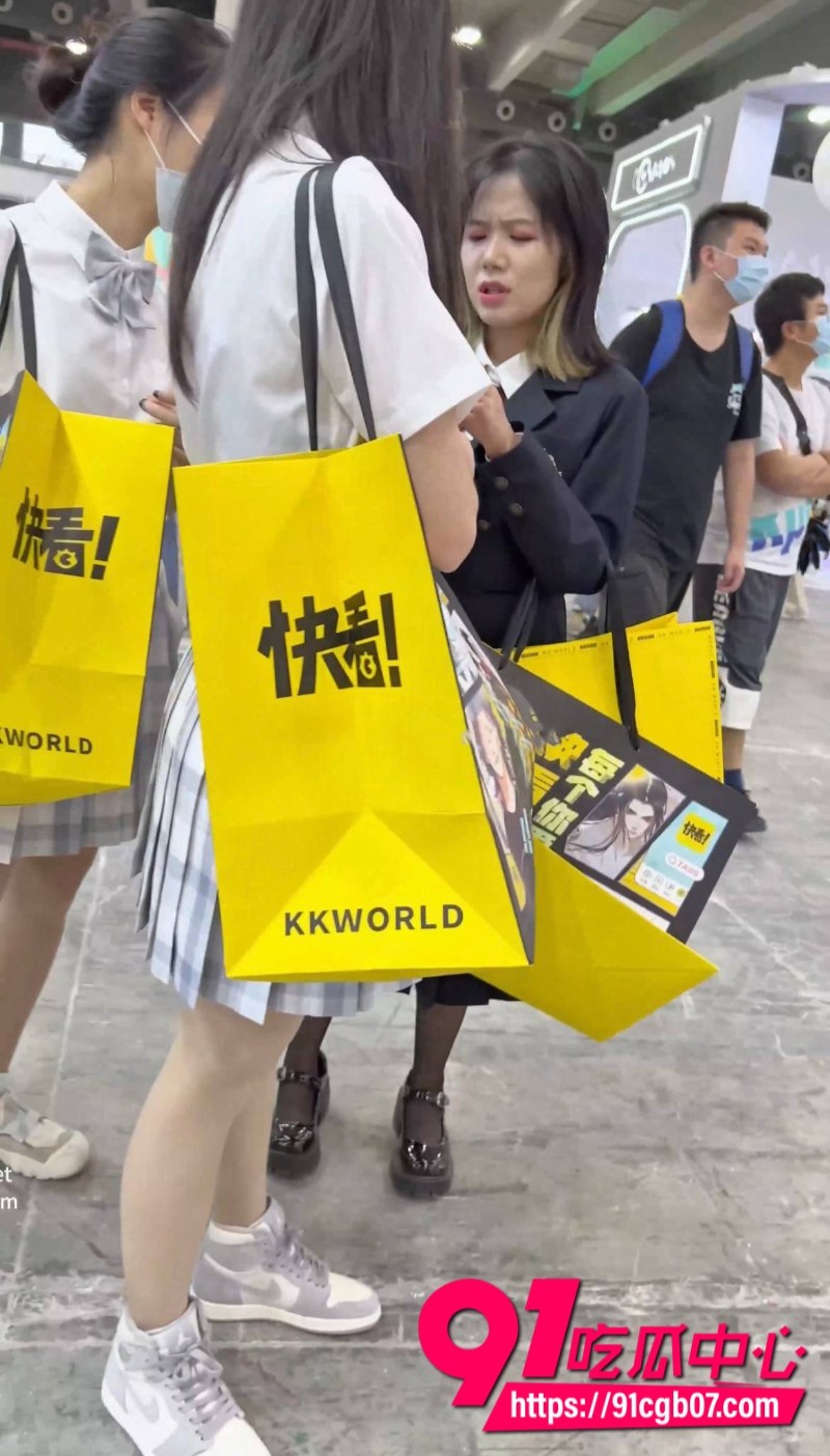 粉色内内贴着拍，超高颜值。8