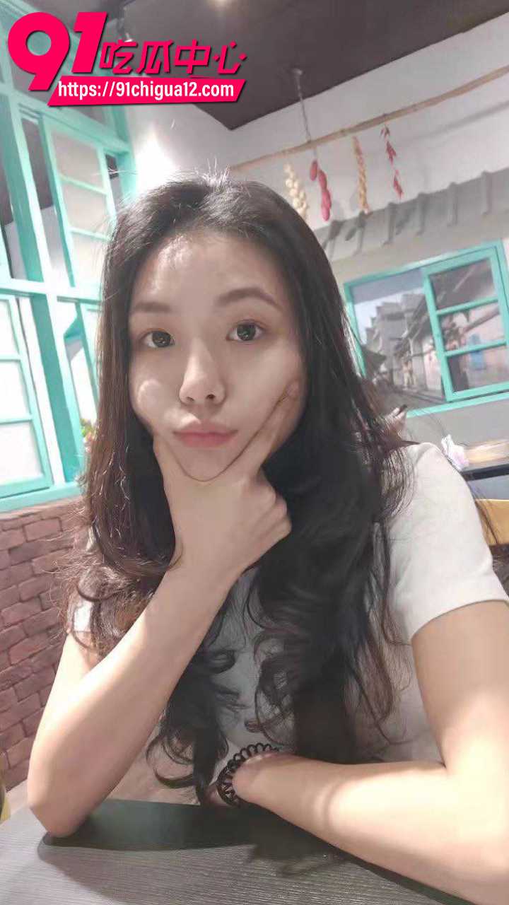 超美小骚货黄慧芳自拍黑丝翘臀骚照 后入猛干视频外流全网疯传
