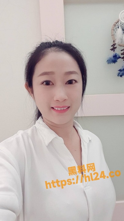 国产极品少妇淫荡F罩杯的轻熟女御姐在镜头前全裸放尿！各种调教等上演高潮脸！