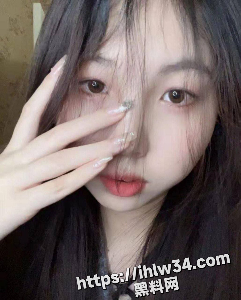 武汉会计学院大学学妹 李菲菲 现实羞涩但私下极度反差 粉嫩淫穴充满海量淫水！