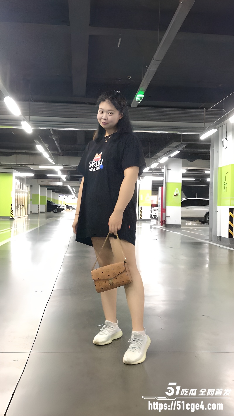 微胖少女酒店性爱自拍  3