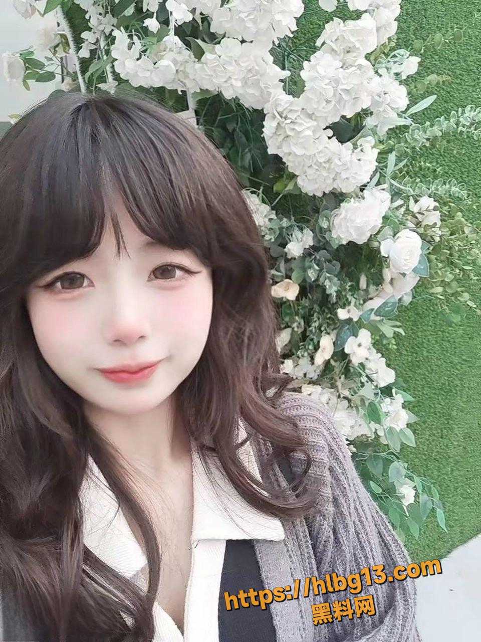 极品高颜反差小萝莉 大尺度私拍流出 JK短裙上演丝足诱惑 坚挺美乳无不摄人心魄！