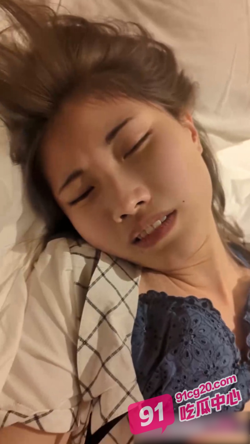 偷袭轮奸酒店女服务生 进门被八个大汉强制轮奸 逼都要被操肿了 ！ 配图6