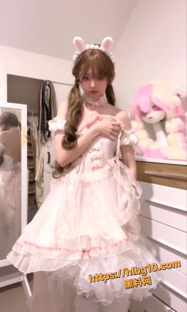 极品大眼双马尾超可爱清纯美少女麒麟ちゃん-粉色超漂亮公主裙+过膝白丝自慰 超反差！