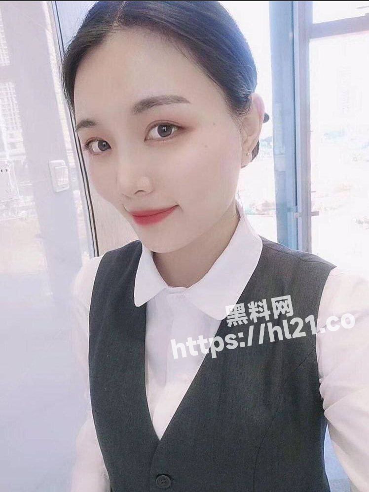 房地产销售为了签成我这个单 陪我深夜买醉 最后本想颜射纪念 却被她酒醒下意识躲开了！