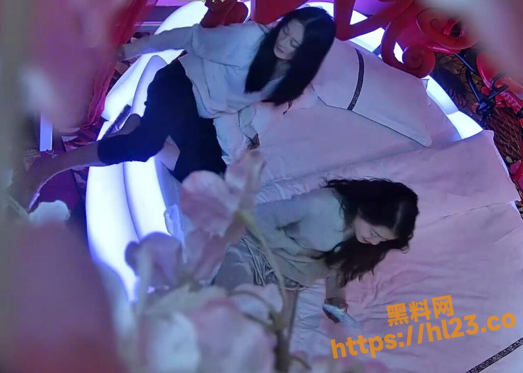 2023年3月15日罕见流出一酒店内高清盗拍的高颜女同性爱视频～这可真是让人大跌眼镜！