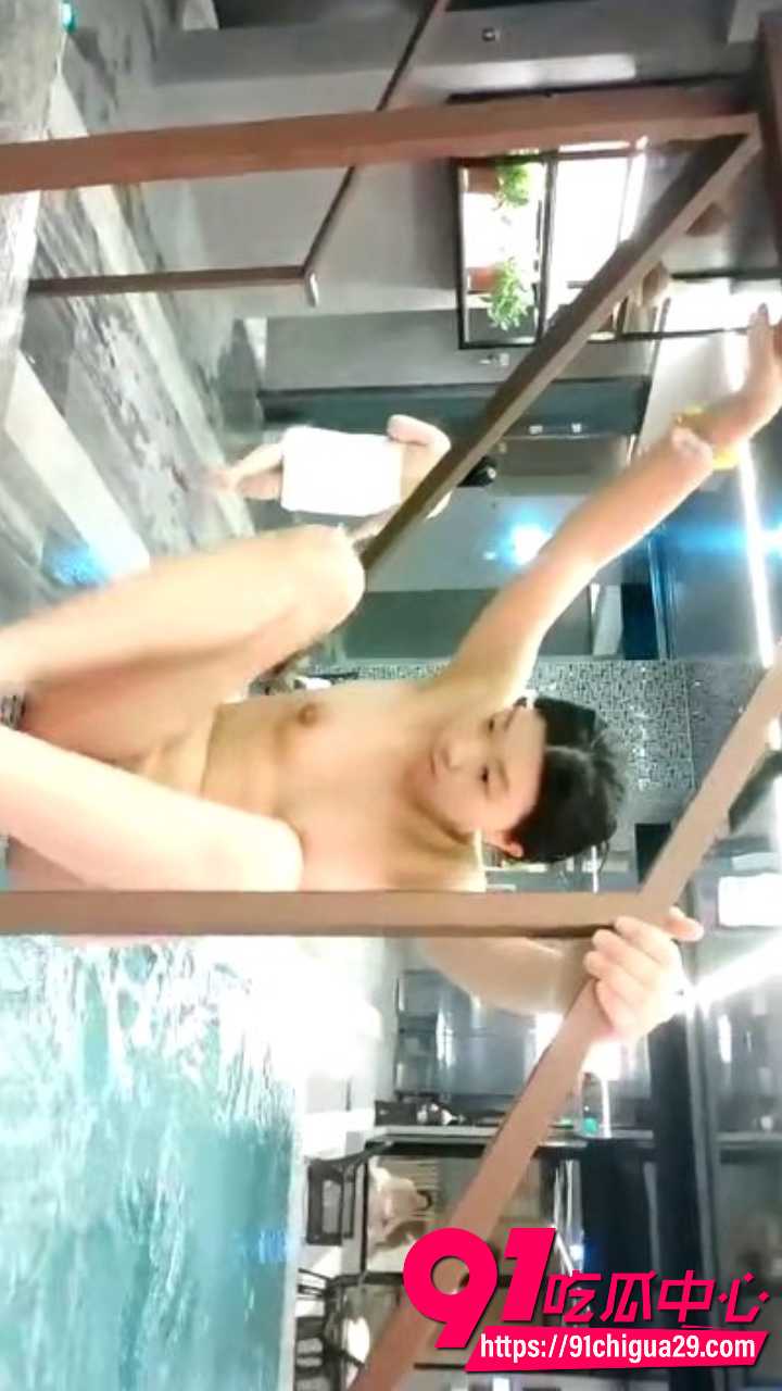 会所偷拍雪白少妇温泉池边全裸嬉水8 会所偷拍雪白少妇温泉池边全裸嬉水8