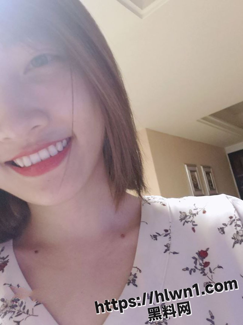杭州极品高颜值海归博士美女和眼镜男友私拍生活照被爆 平日里温柔甜美的女孩在床上竟是淫娃