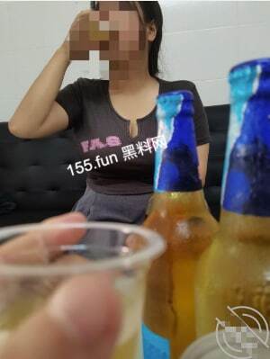 下三滥⼿段果然是最直接有效的 成功下药迷奸D奶璐璐！