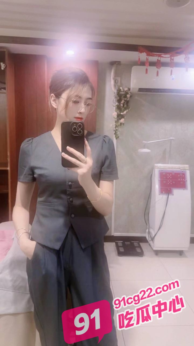1010_W_800px.jpg