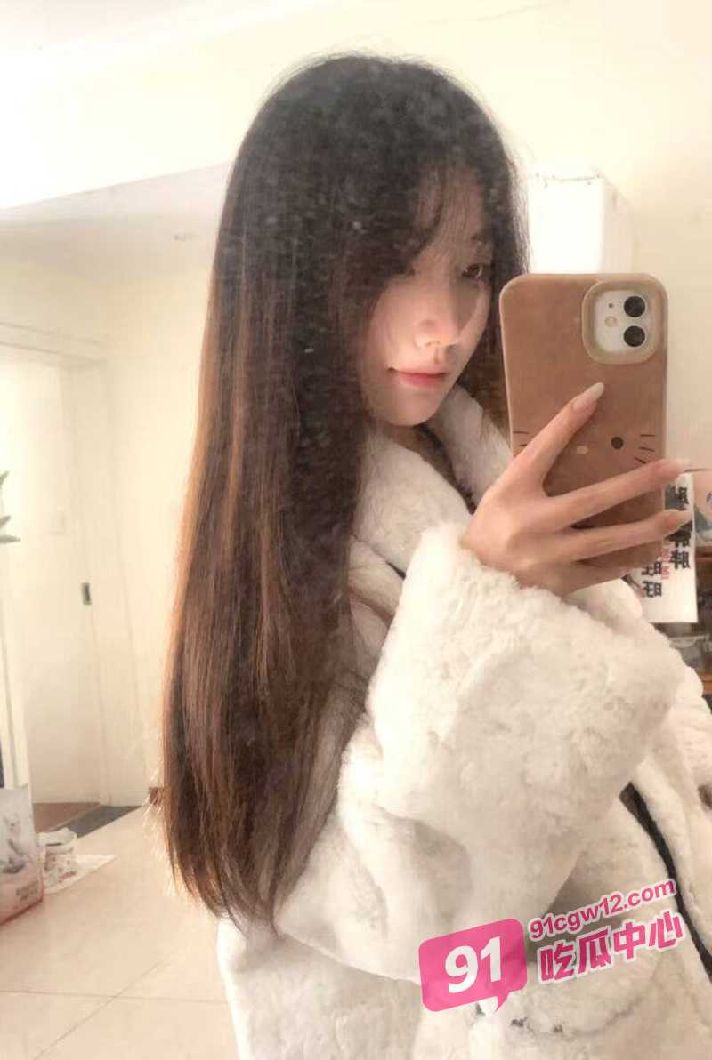 浙江外语大学张子怡 惨遭大屌抽插驰骋 浪叫不止最后颜射 屌大射的多怪不得能日到女人！ 配图3
