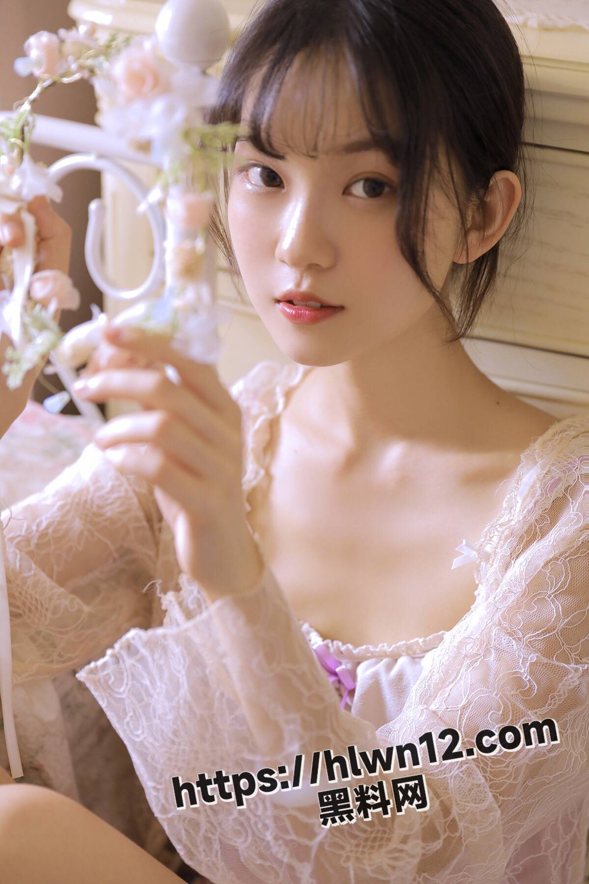 当美少妇遇上快枪手 兄弟们少打点飞机吧 不然以后遇到再诱人的妹妹都留不住 还没放进去就缴械！