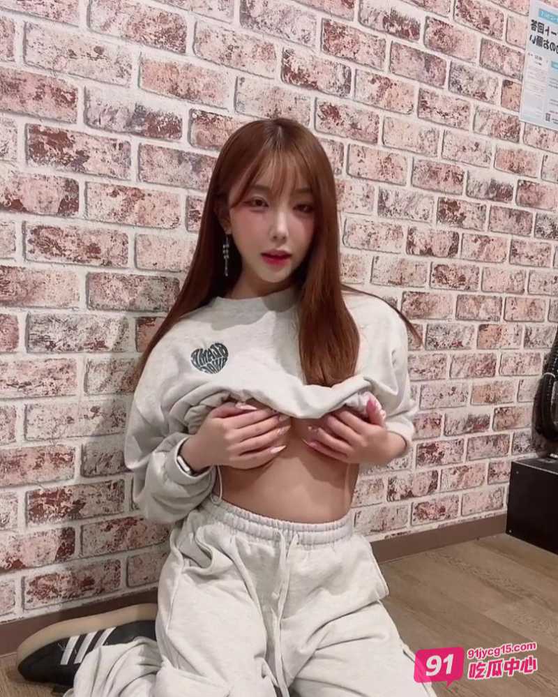 巨乳美女lovechuu翘臀尤物下海 沦为财阀肉便器～ 配图