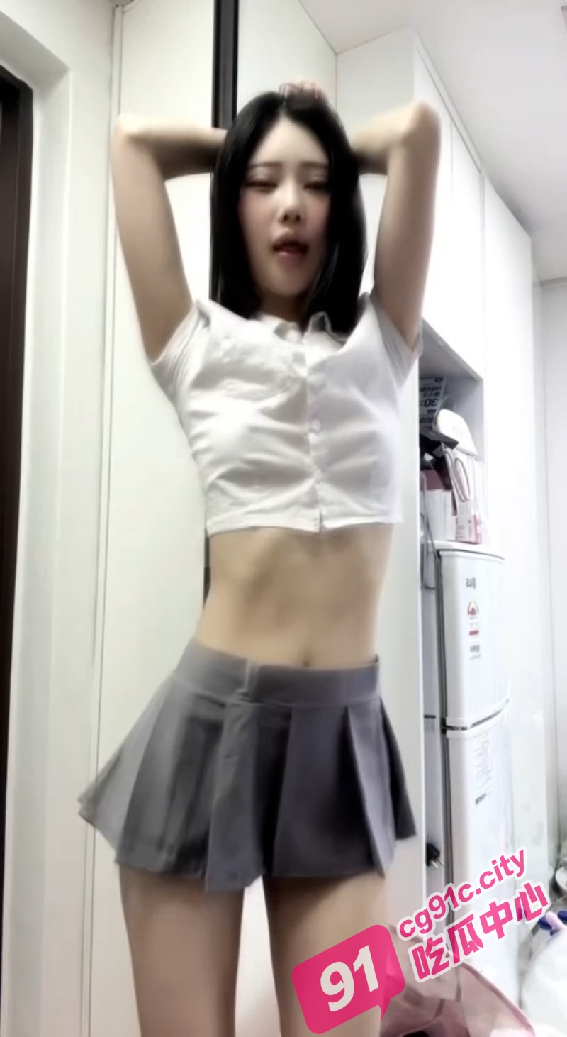 资本的力量你想象不到～校花级女神也逃不过沦为玩物 搔首弄姿