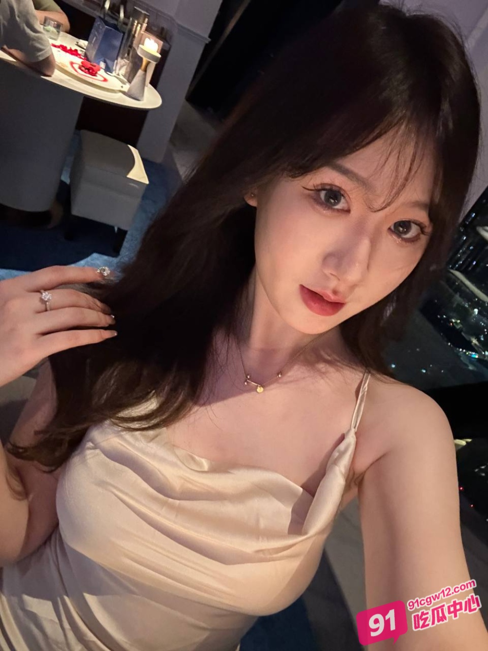 极品美女淫穴爆白浆合集：人妻少妇/清纯学妹/jk萝莉 化身发骚母狗卖力自慰求操 配图