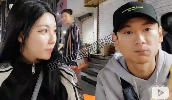 虎牙 酒神音 土豪花12分54秒仔细了解她 尤其是后背中间字母纹身