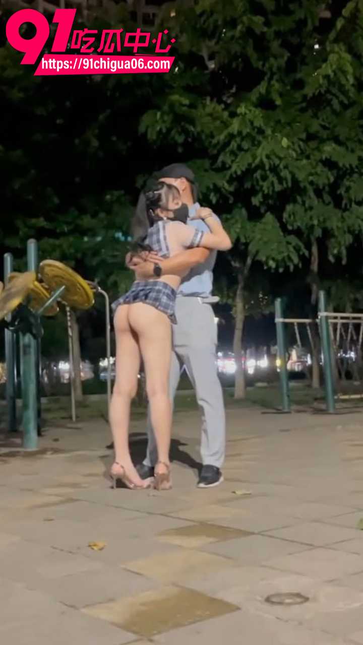 顶级巨乳露出 TonyJ和贝贝2 顶级巨乳露出 TonyJ和贝贝2
