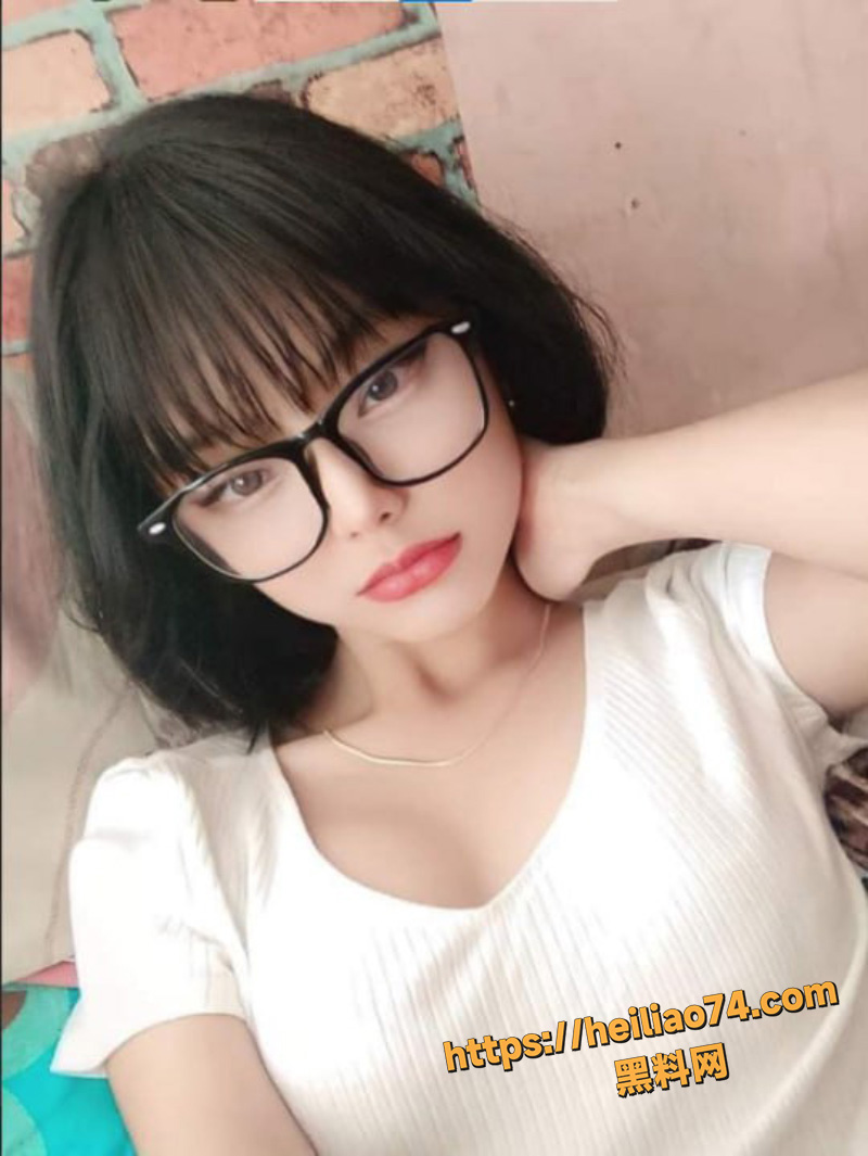 东南亚风情 菲律宾素人情侣 真实性爱实拍视频 眼镜妹口交打飞机技术娴熟