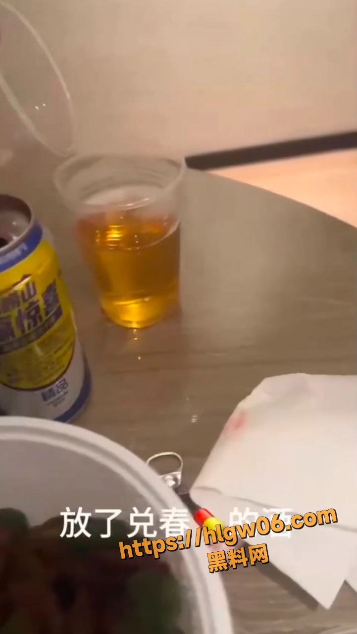 弟听信发小吹嘘，旅游中暗用春药搞姐姐，火辣视频流出，旅游圈内乱象让网友目瞪口呆!