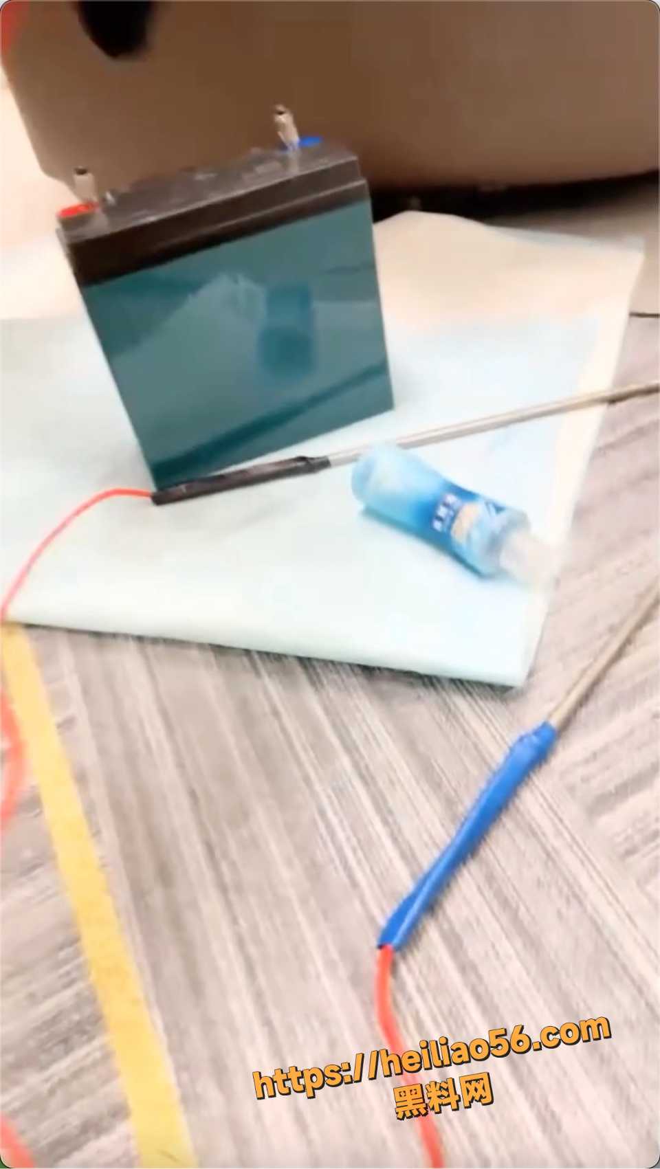 12V电瓶夹铁棒爆炒鲍鱼 电流直击阴部鲍鱼抽搐开合失控！