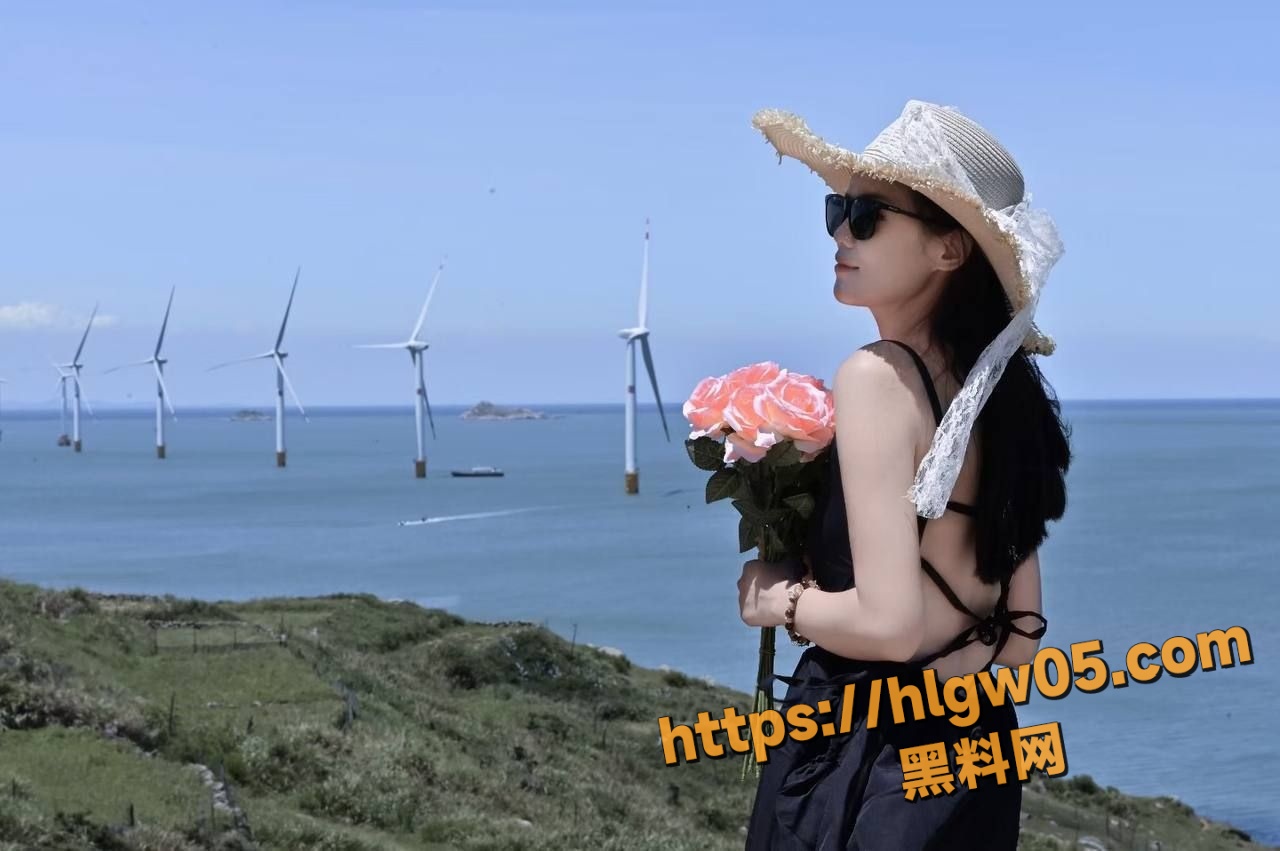 武汉东西湖 胡丽 教培机构人事有老公出轨在她家哪里都干过 边操边给她老公发信息！
