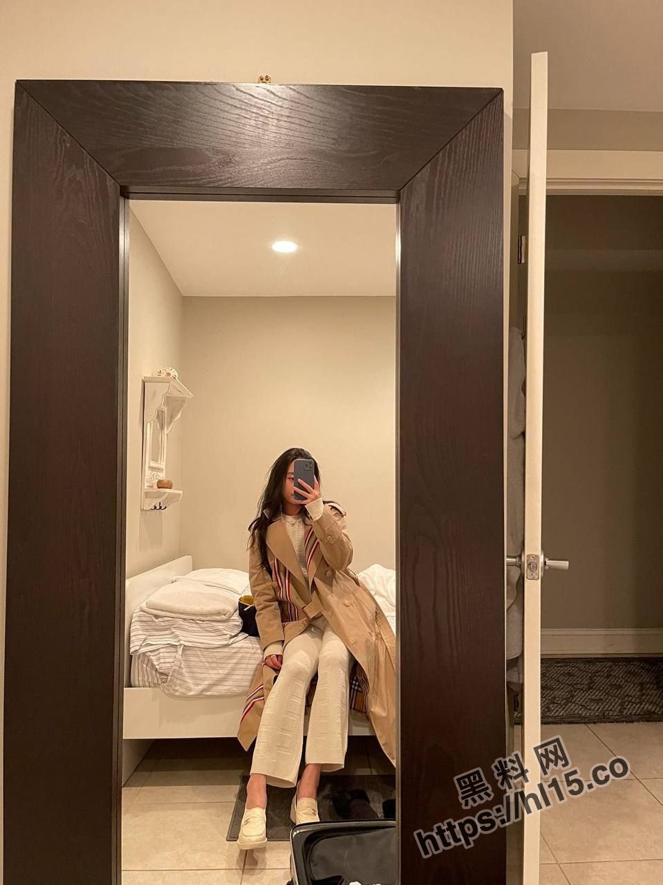 广东网友投稿反差人妻细节曝光，热爱健身的老婆，脸不好看，那就下巴以下都得练好看
