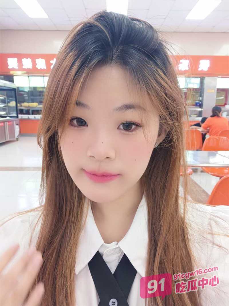 上海反差眼镜娘李琦～外表纯良内心里淫荡 口活舌功天花板存在！ 配图2