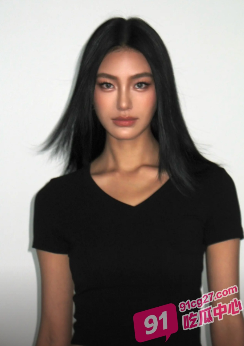亚裔美女大战大屌黑爹 上位骑乘整根插入 被后入爆操到双腿颤抖!