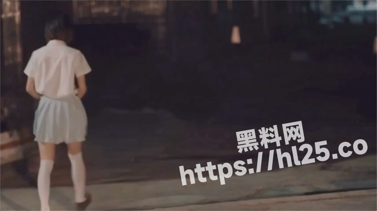 性感学生妹回家途中遭三个黑暗团伙强奸多p！粉嫩白虎妹任人蹂躏～
