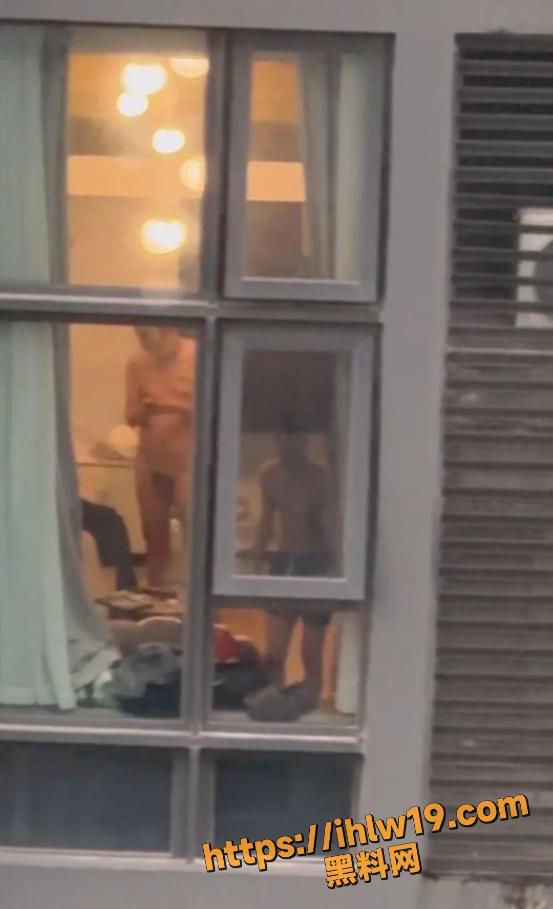 阳台又再度创造神话  无意中偷拍到一对GAY佬疑似刚做完爱 贤者模式中!