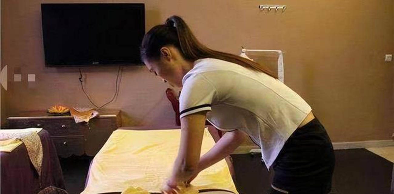 资深女技师一条龙～吹拉弹唱来一遍 “你轻点 我还是第一次出来做呢”