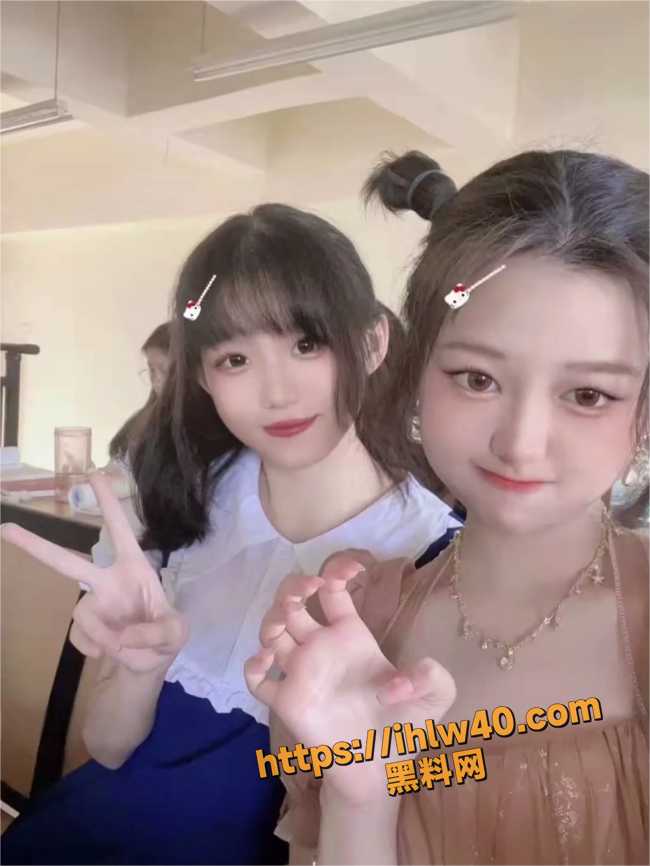 广东碧桂园职业学院卡哇伊学生妹在酒店接受炮友安排的多人运动 场面高燃堪称AV级群交！