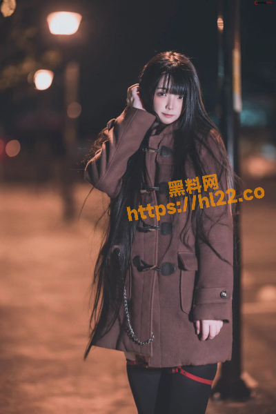 福利姬落落Raku夜晚裸露在户外用跳蛋拍摄大尺度写真套图等性爱视频～