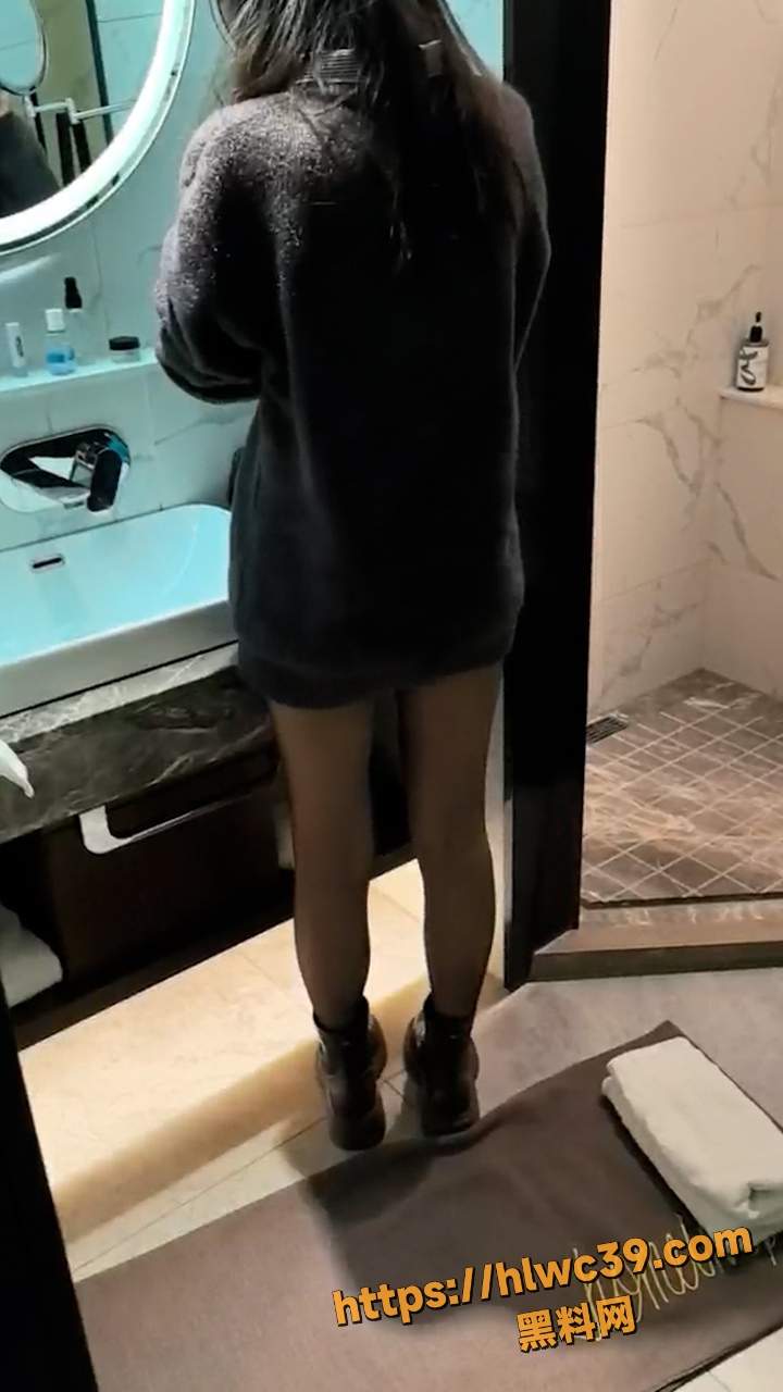 重庆丝袜人妻 赵玲 被老公多组拍摄性爱视频 黑森林深处激情缠绵