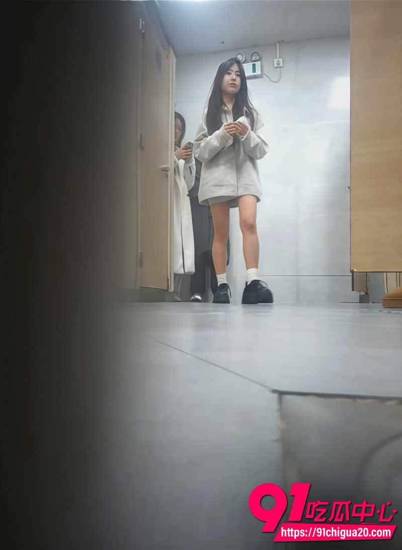夜总会女厕所偷拍 2 夜总会女厕所偷拍 2