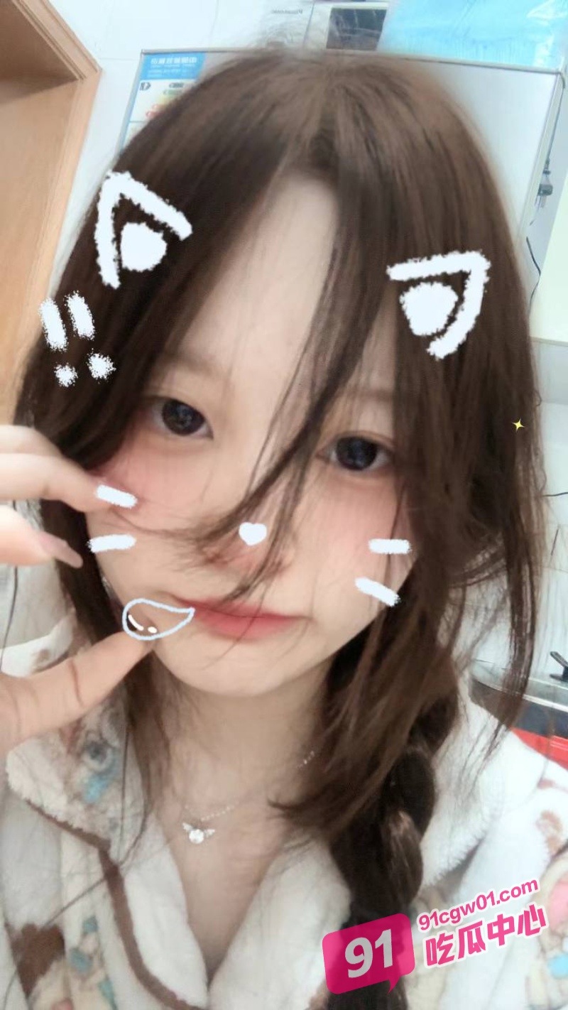 河南剧本杀店员彭柳青被曝是网上露阴癖 喜欢对镜自拍骚穴楼道露出逼毛! 配图3