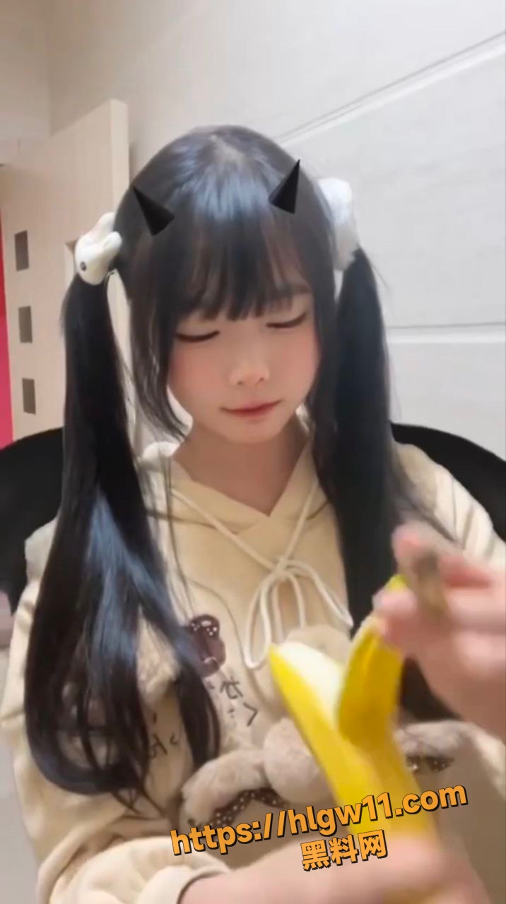 推特极品JK萝莉cos女神韵酱大秀美乳大奶 各种姿势啪啪后入被内射 抖音热门骚舞全跳！