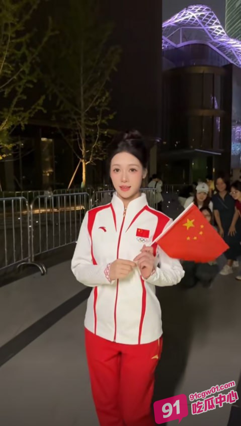 前奥运体操冠军 吴柳芳 加入童锦程团队成为擦边主播 早期直播露点事件曝光 配图5