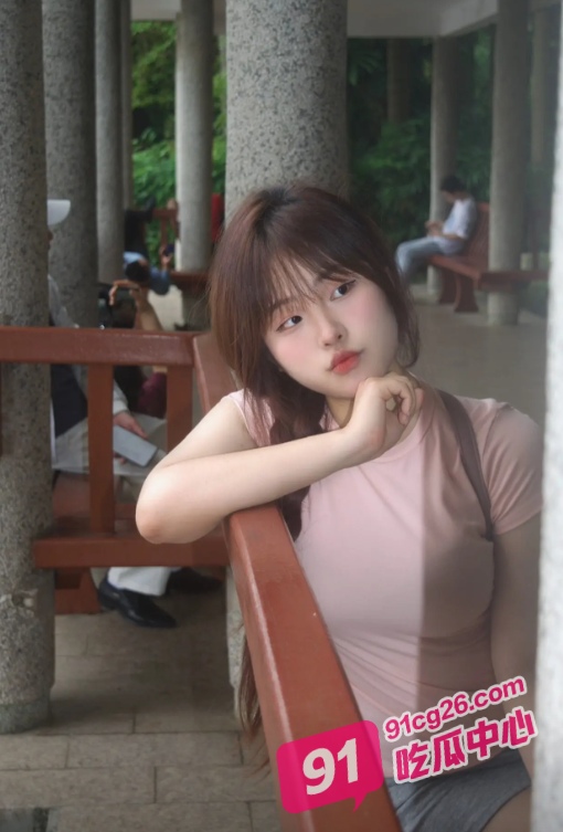 兄妹乱伦之与哺乳期妹妹野战 户外爆操奶汁四溢！ 配图4