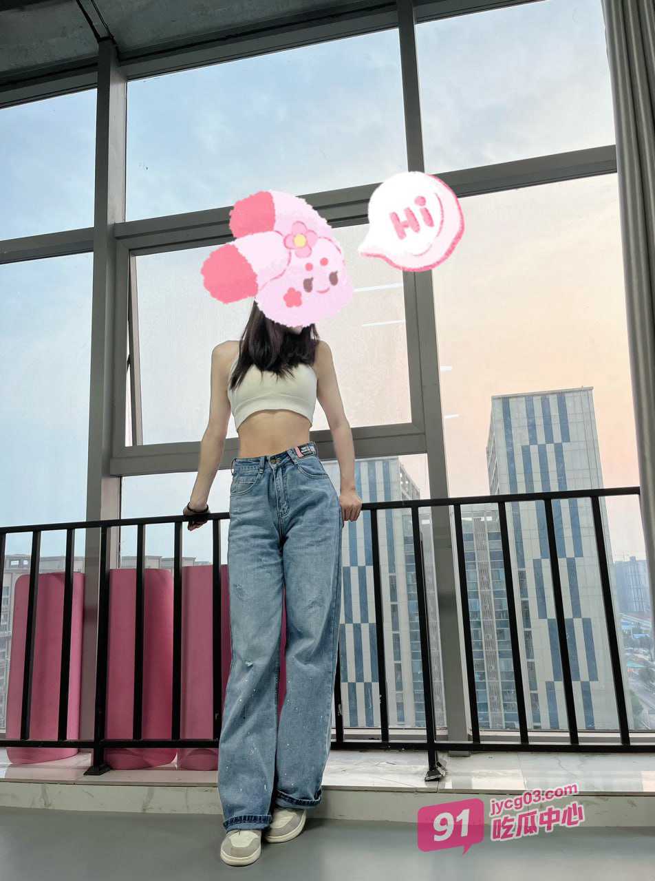 绿帽大神Mrs Unique实录！娇妻竟成听话性奴！撅着屁股任人玩～ 配图3