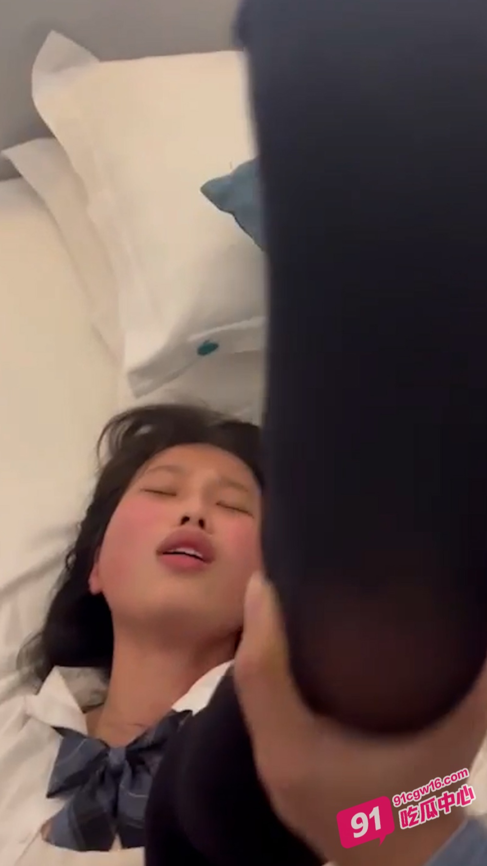 05年极品嫩妹孔伊伊被推特大神圈养sm调教视频曝光！口爆内射毒龙样样精通！ 配图5